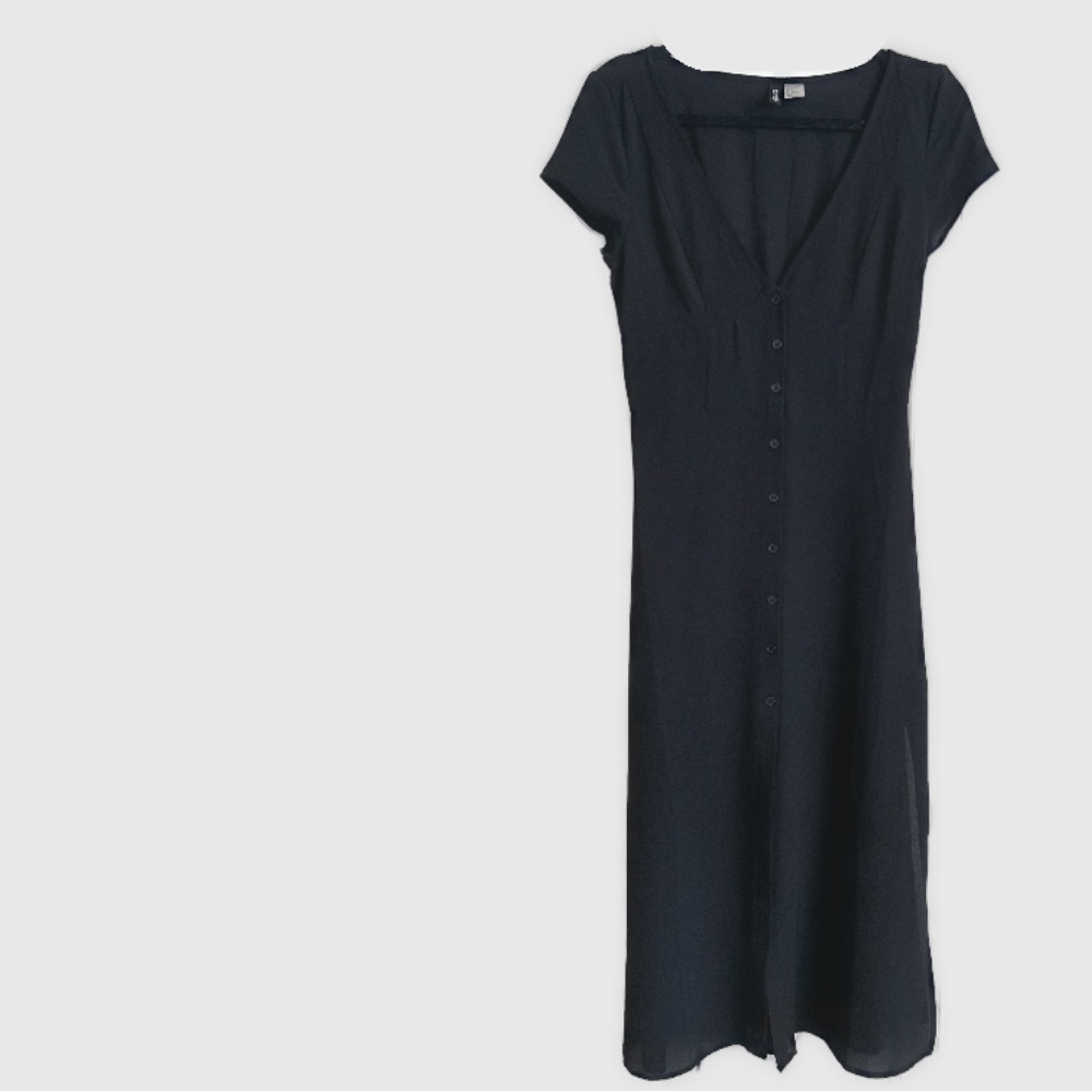 ❤️ 3/$15❤️
H&M crepe ankle length dress - Picture 3 of 14